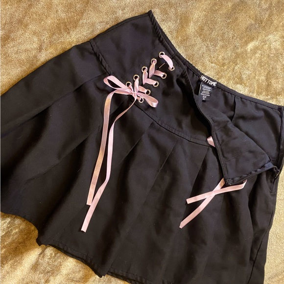 Pleated Zip-Up Skirt - Picture 6 of 9